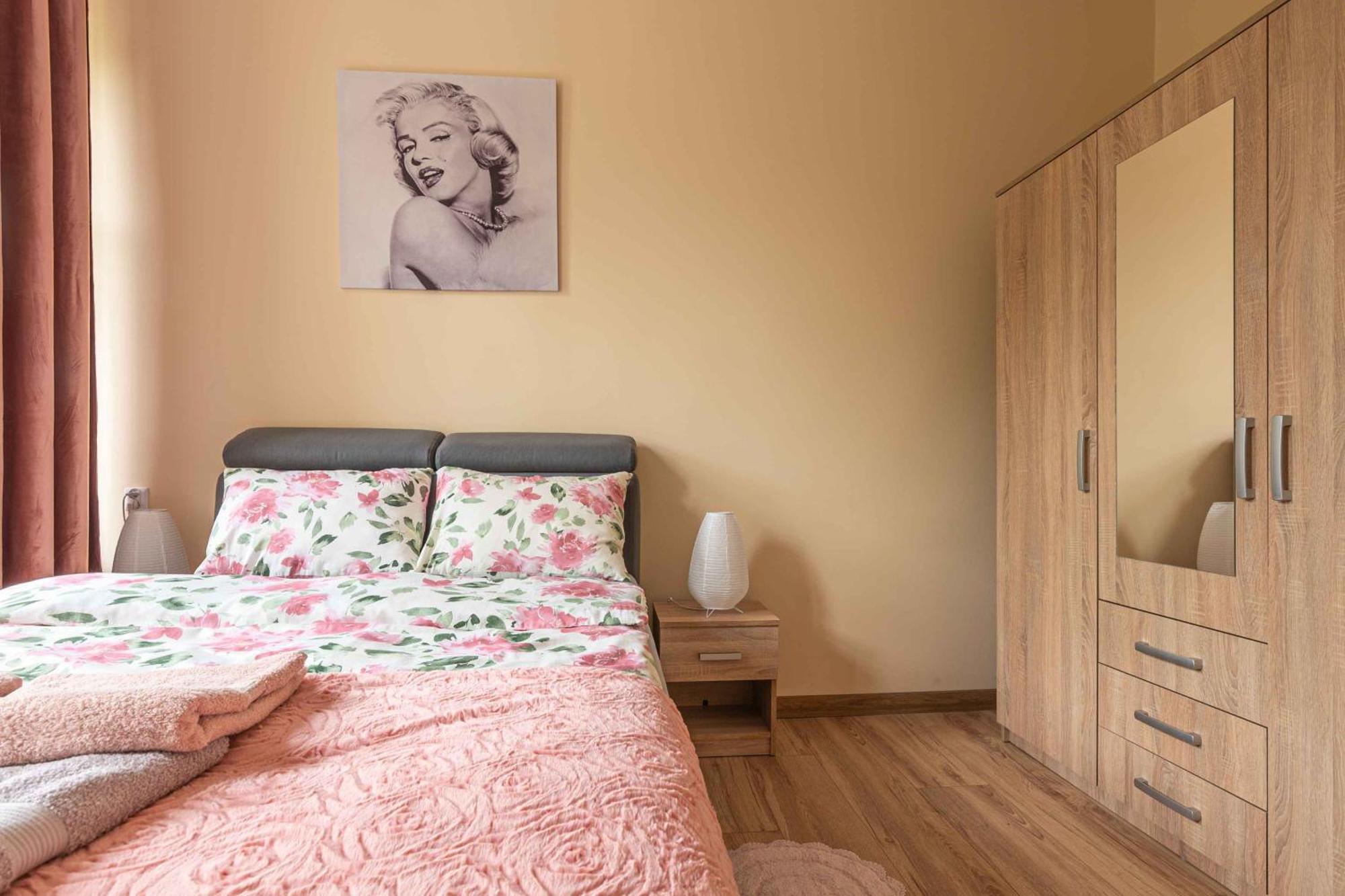 Apartment 45m2 - Sunny & Quiet-very Close To Museum !
